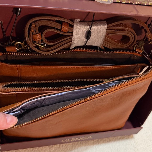 Oak & Tan Brown Leather Crossbody Bag 3 Compartments NWT 6.5”x9.5” - Picture 2 of 8